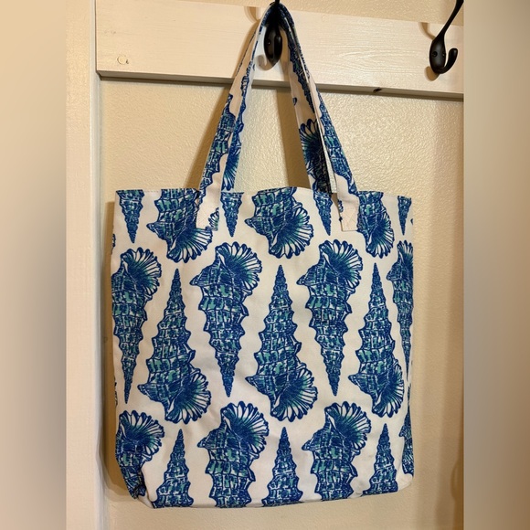 Lilly Pulitzer Blue and White Seashell Tote - Picture 4 of 5
